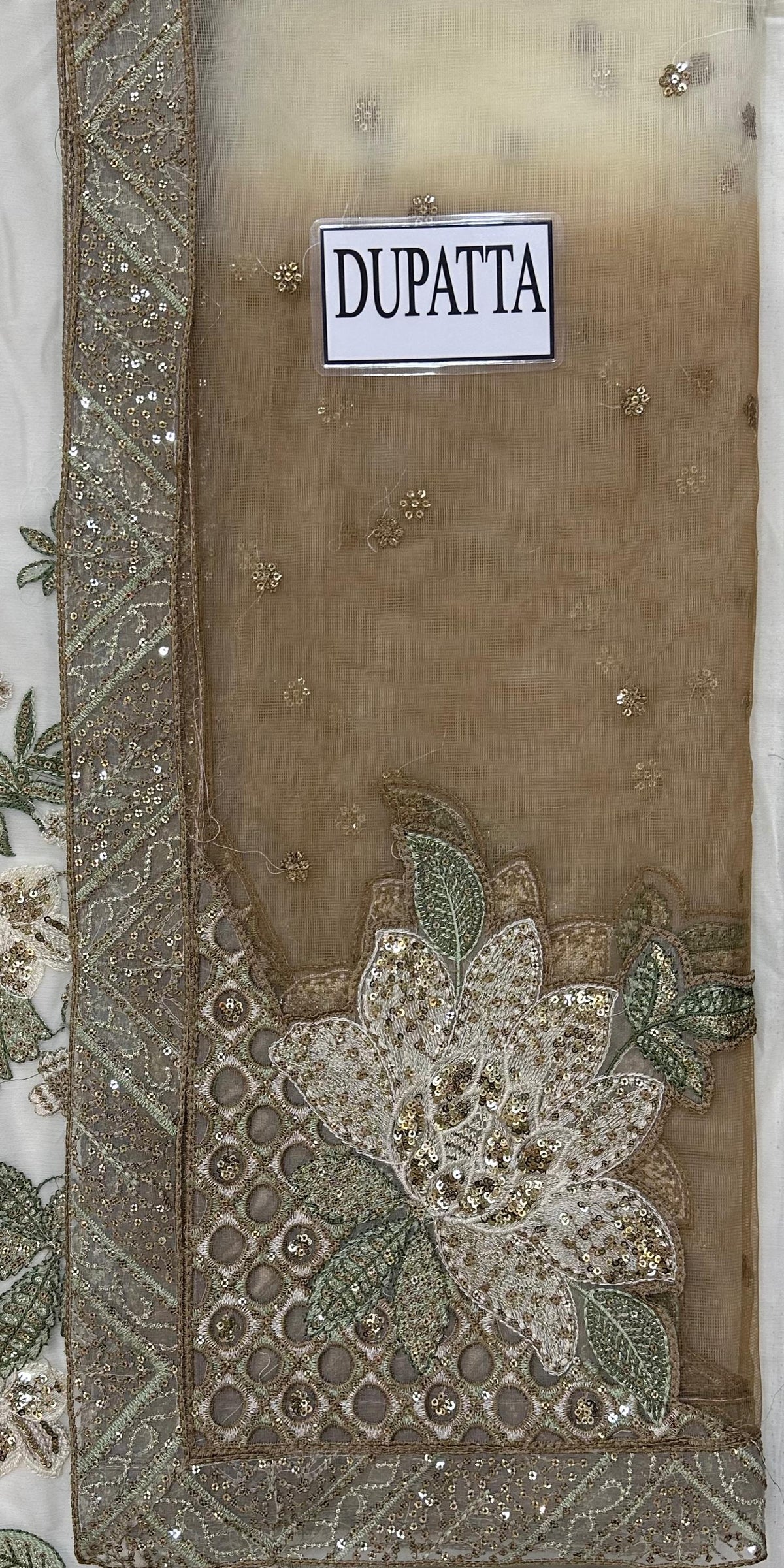 Embroidered Off-White Semi Pure Chiffon Suit with Matching Dupatta – 3-Piece Pakistani Festive Wear