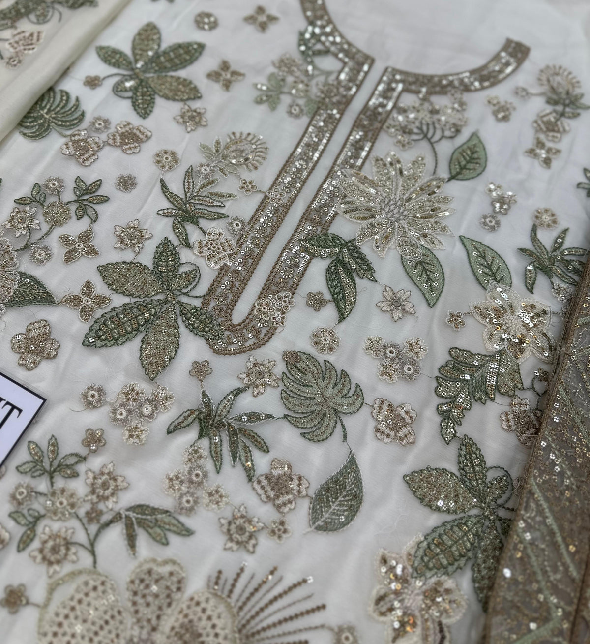 Embroidered Off-White Semi Pure Chiffon Suit with Matching Dupatta – 3-Piece Pakistani Festive Wear