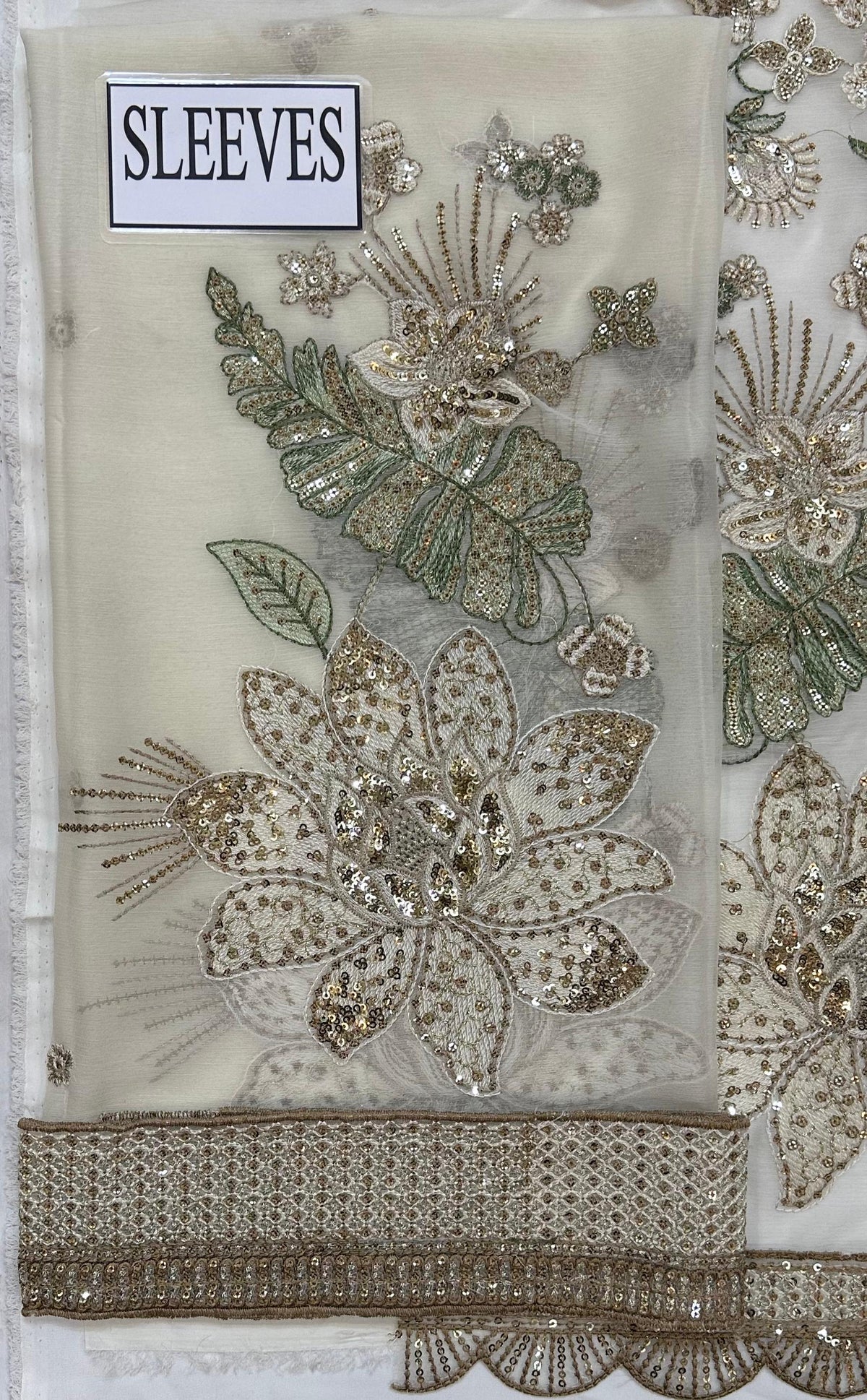 Embroidered Off-White Semi Pure Chiffon Suit with Matching Dupatta – 3-Piece Pakistani Festive Wear